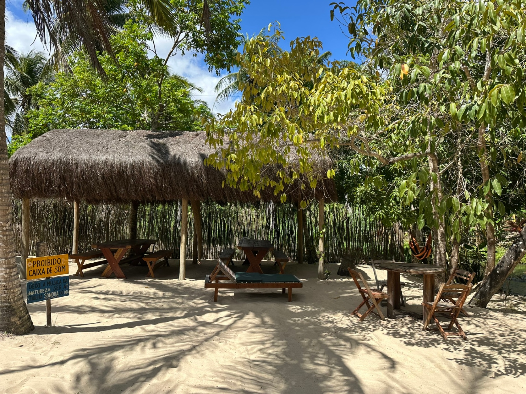 Estrutura rústica com quiosque